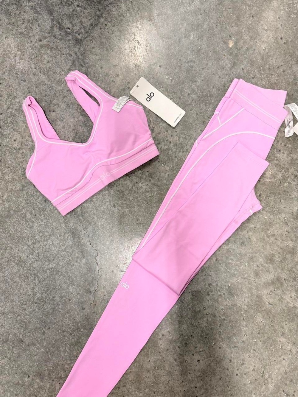 Alo Airbrush Heart Throb Legging and Sports Bra Set — Pink